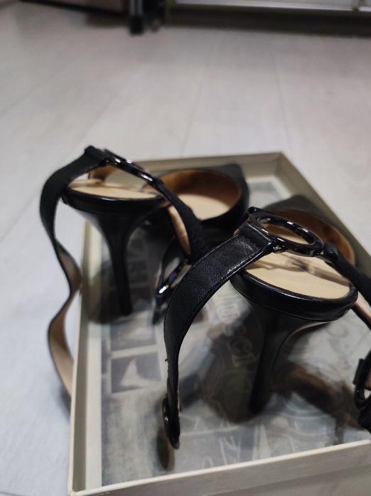 Женские босоножки