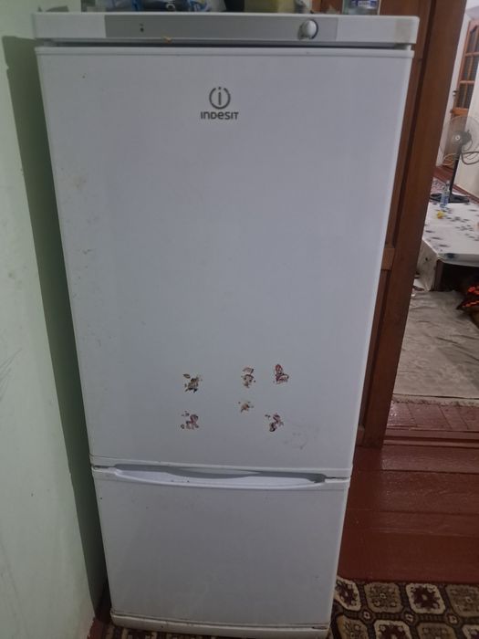 Холодильник сатылади жаксы состояниеде