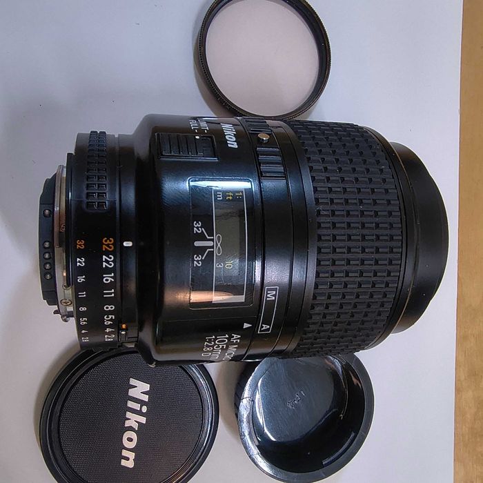 Obiectiv Nikon Nikkor 105mm f/2.8 AF‑D  – macro 1:1, stare foarte bună