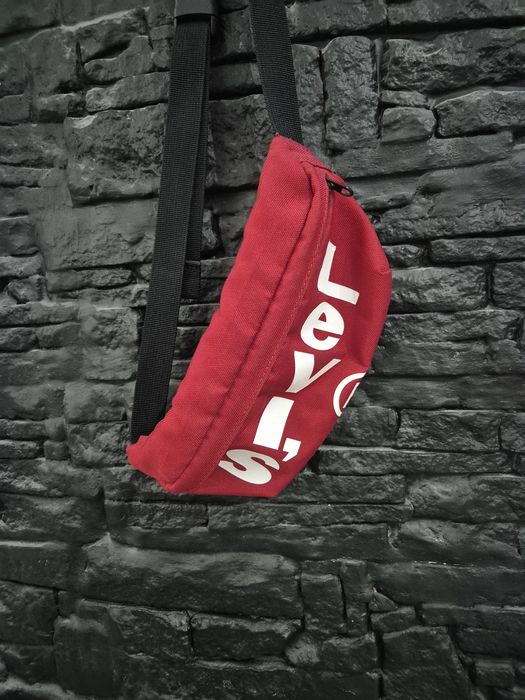 Levi's червена  чантичка