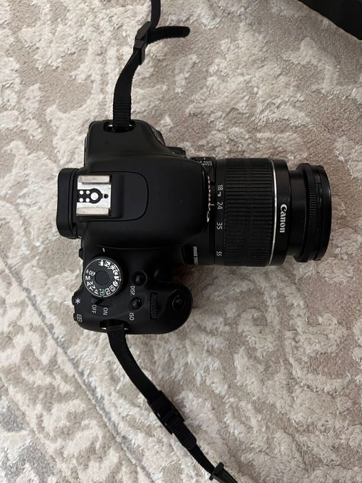 Продам зеркальный фотоаппарат