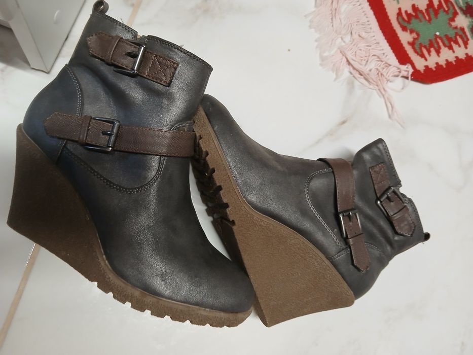 Botine-cizme scurte