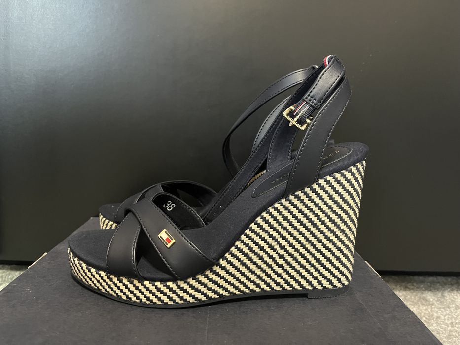 Сандали на Tommy Hilfinger