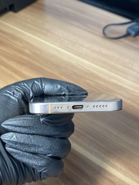 iPhone 16 Pro• 128 GB • Desert Titanium