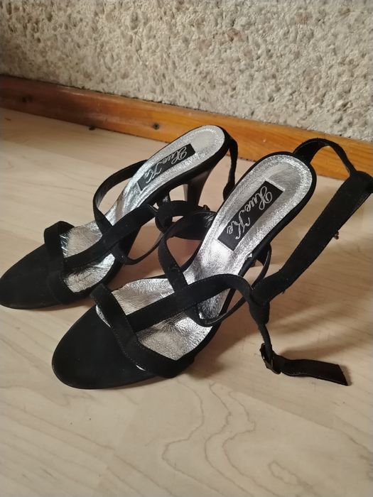 Продам туфли новые