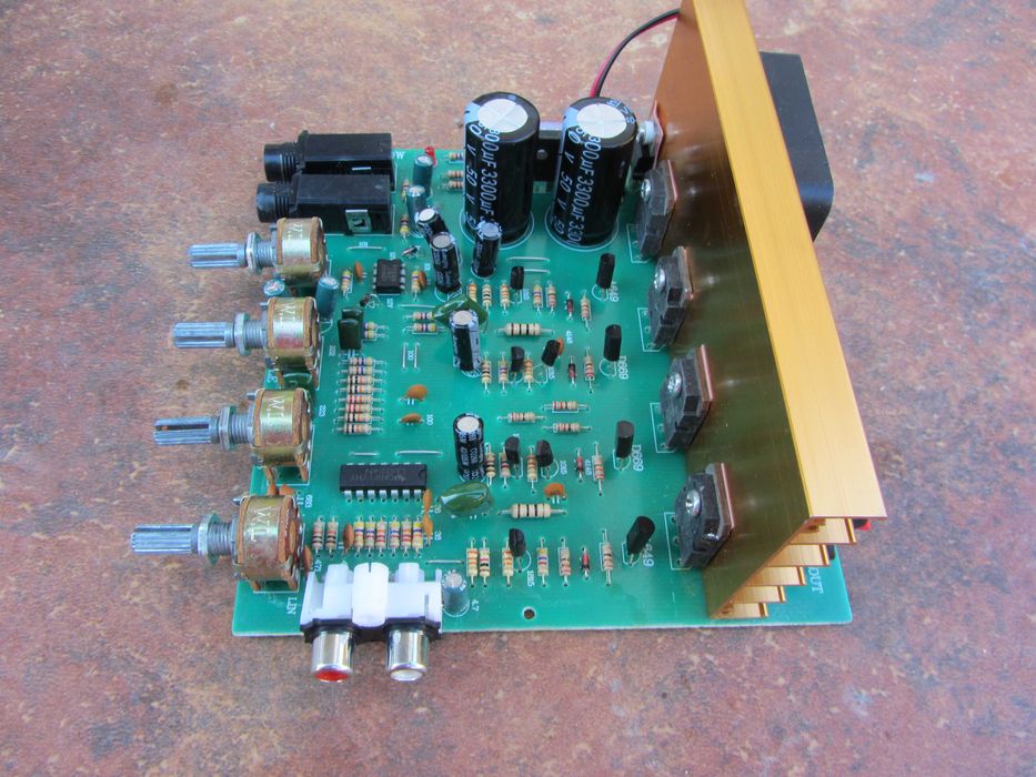 Kit putere 2x 100 w cu preamplificare  corector ton, aux, karaoke