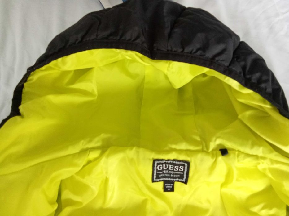Яке Guess за момче 6г - 70 лв.