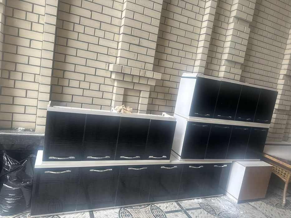 Mebel sotiladi dukon uchun va kiyim kechaklari bilan sotiladi