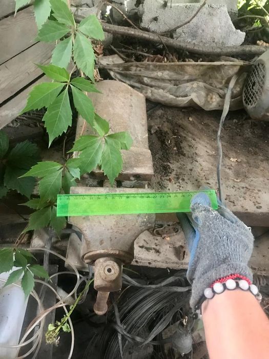 Тиски с нождаком со столом