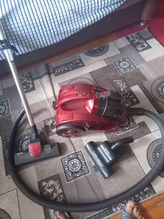 Продам пылесос Yitek