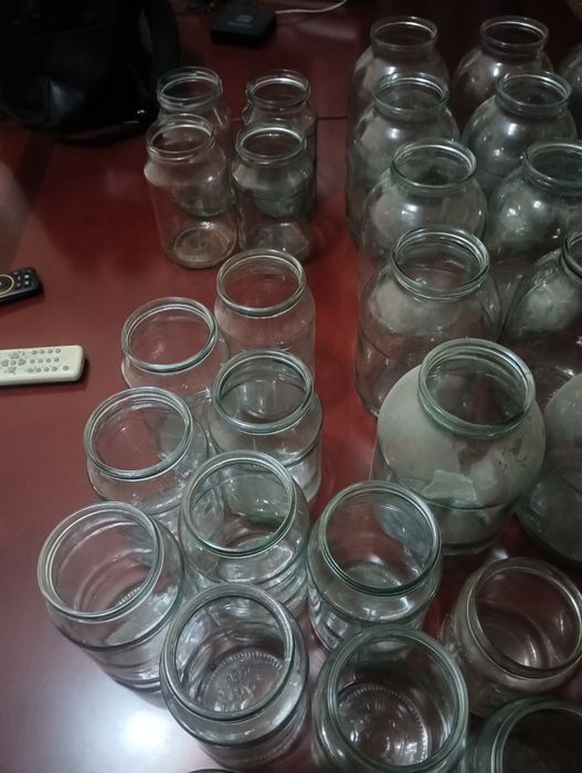 Продам банки 2лит и 1литровые