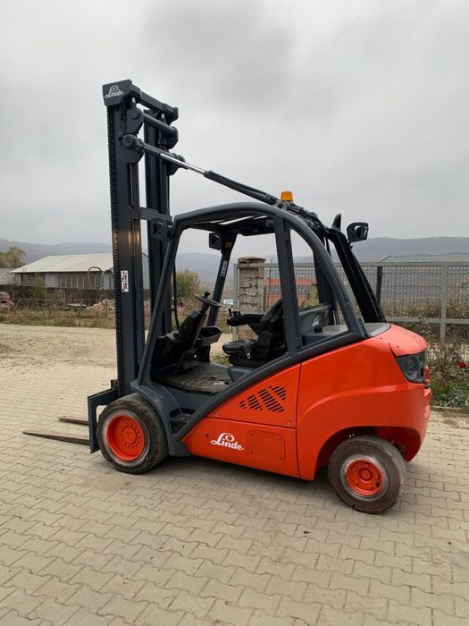 De vanzare sau da inchiriat stivuitor Linde H30 D