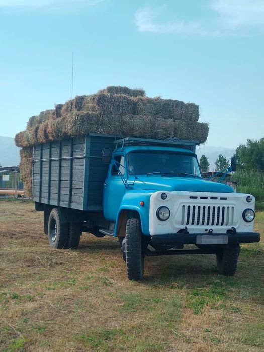 Gaz 52  sotiladi