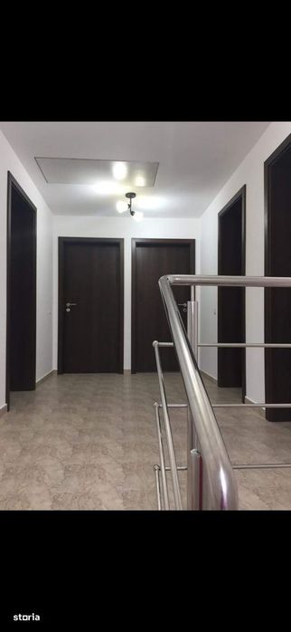 Casa cu 5 camere, curte și aer condiționat