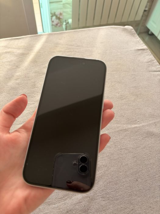 Продам IPhone 15