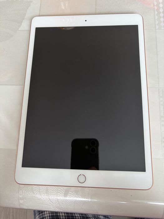 Продам ipad 8th generation