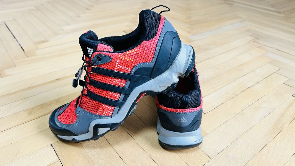 Туристически обувки Adidas Traxion 39 номер