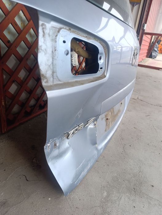 Врата багажник за мазда 2