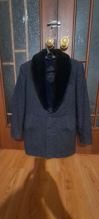 Продам пальто короткие