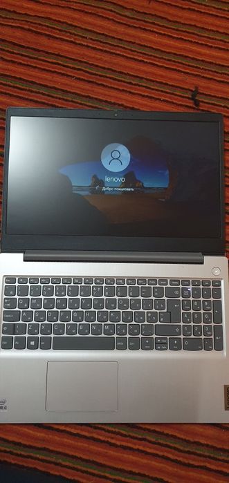 Noutbuk Lenovo core i3 holati yaxshi