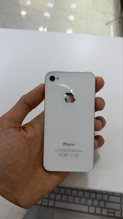 Iphone 4 white 2006