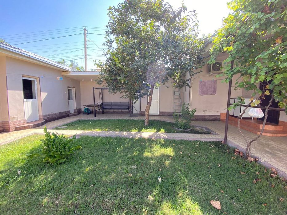 Beruniy metro yaqinida Hovli arendaga beriladi.