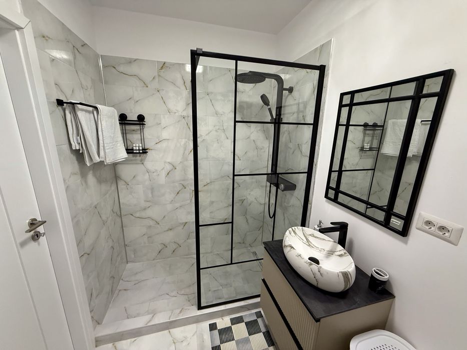 Cazare Apartament de lux de  inchiriat Mamaia Nord /Loc de parcare / regim hotelier / 50m de plaja / tv netflix / aer conditionat /  4 persoane