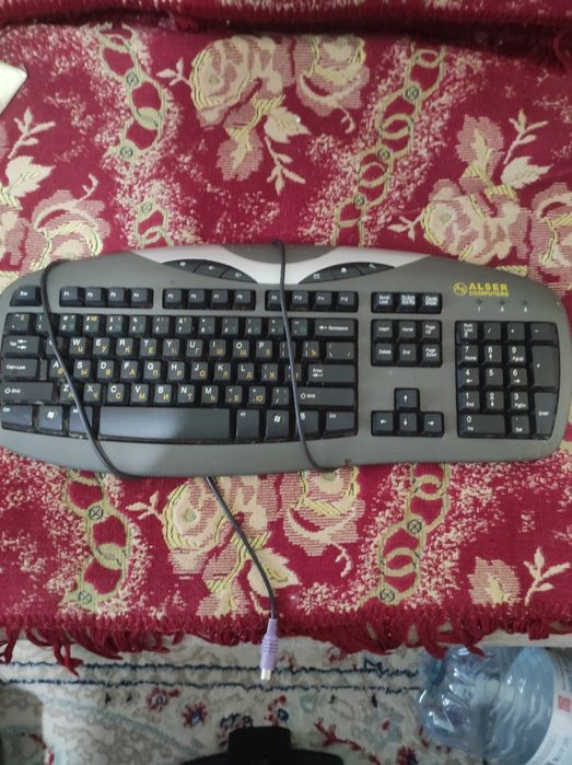 Монитор и клавиатура