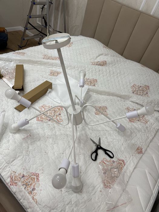 Продам две люстры дешево