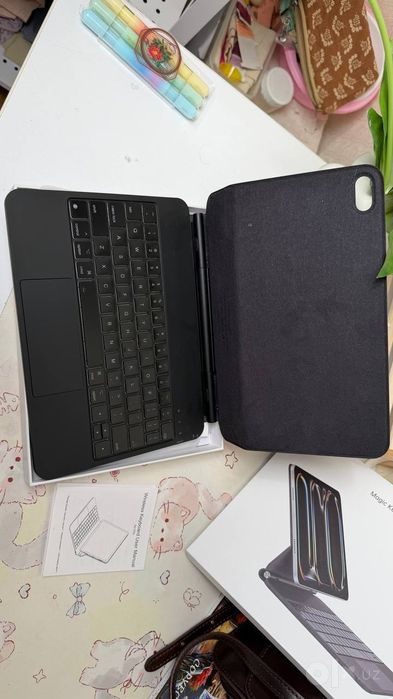 Чехол для iPad A16 с беспроводной клавиатурой ( в ночное время горит )