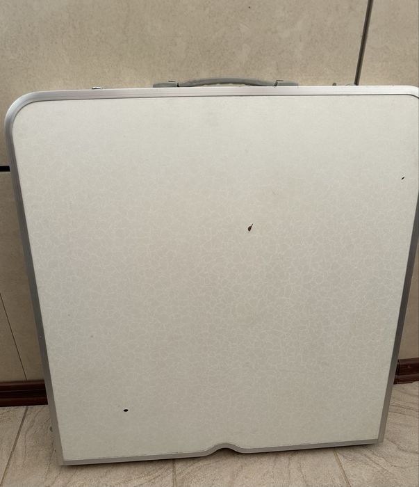 Складной стол и 4 стула