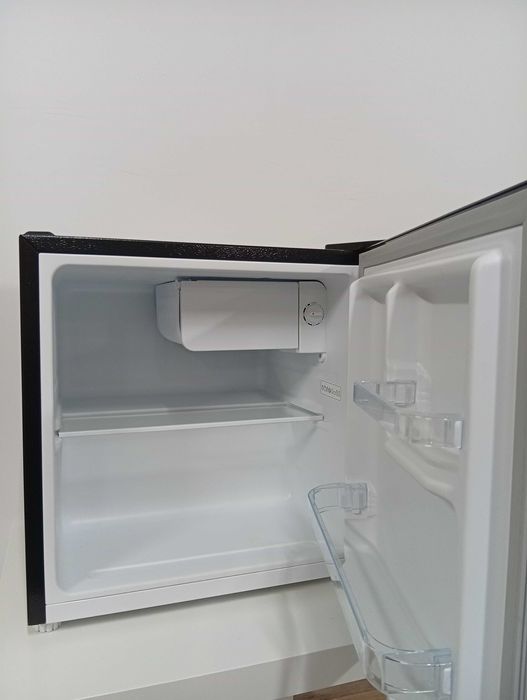 CHiQ Мини хладилник 46L Компактен и тих 35dB
