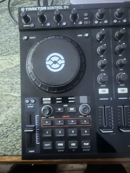 Dj Контролер TRAKTOR