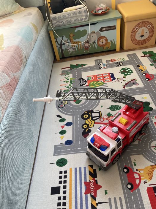 Камион пожарна,светеща кола