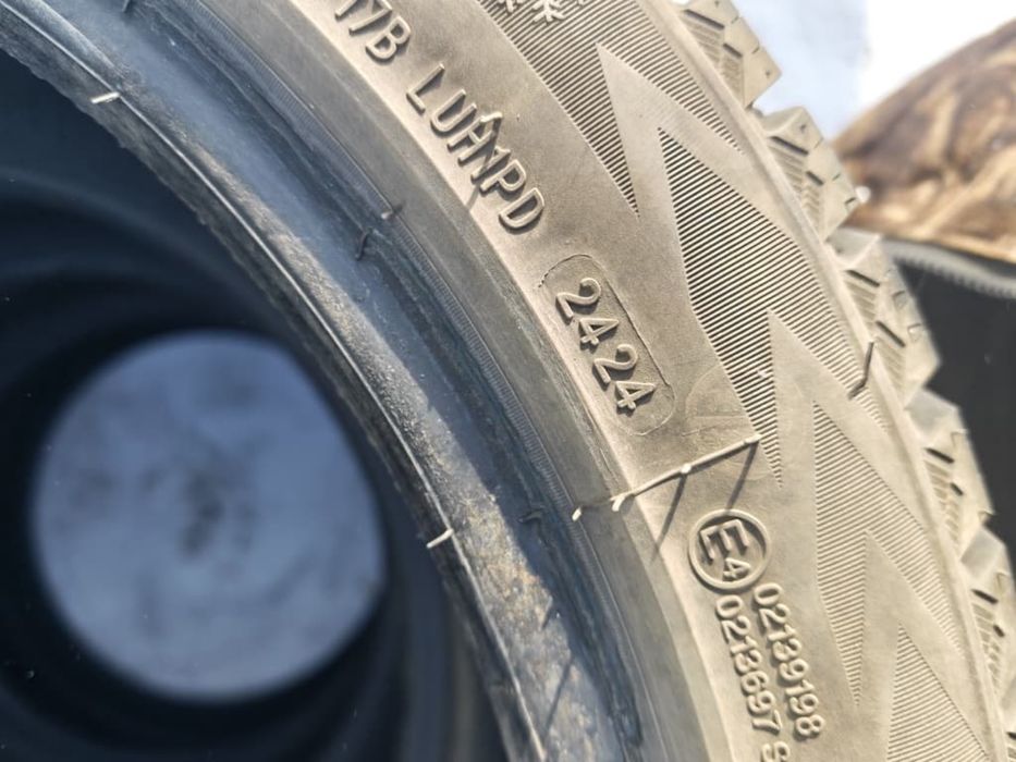 Шины  235/45/18   почтый новый