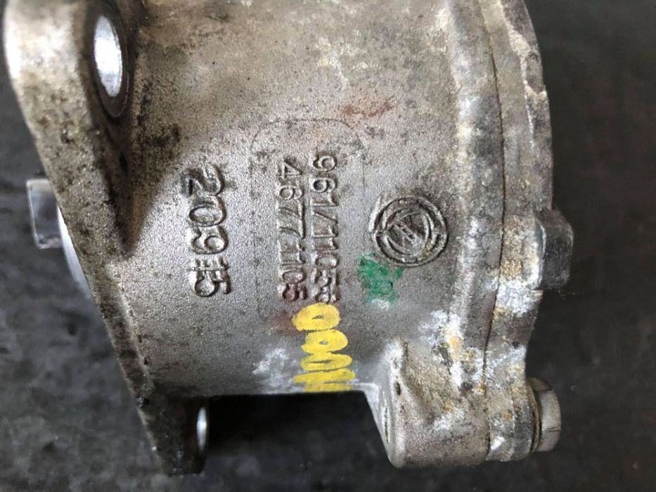Pompa vacuum 1.9 d fiat  bravo 2