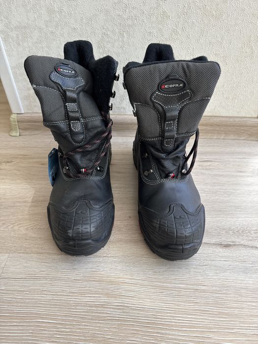 Продаются Спец ботинки