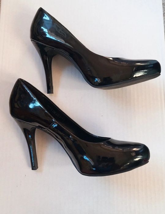 Pantofi dama cu toc.