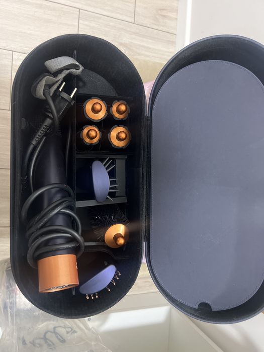 продам фен оригинал Dyson