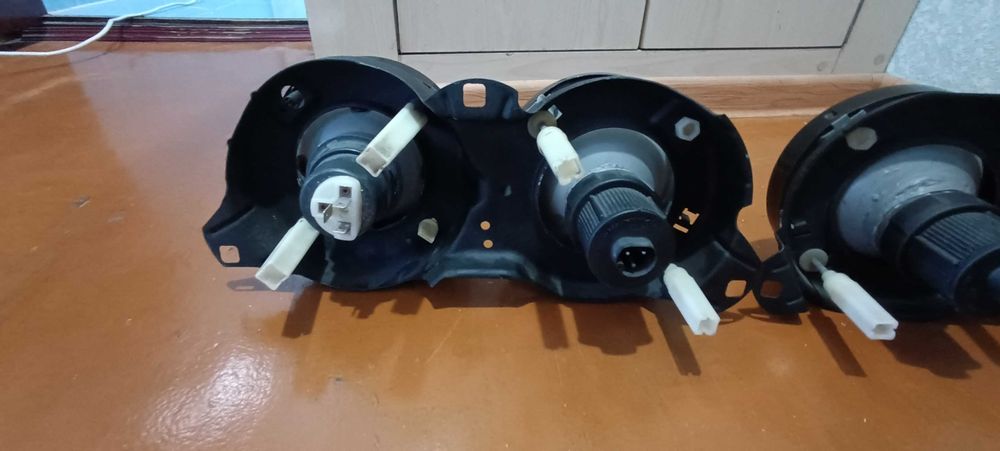 Фары под hella black на bmw e30.