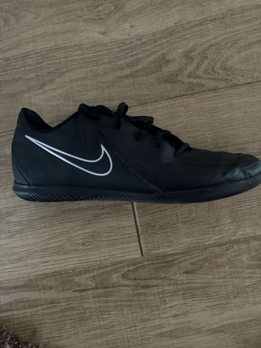 Vând Ghete de fotbal Nike pentru sala