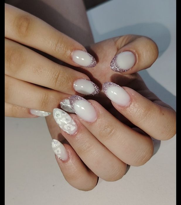 Маникюр на дому.