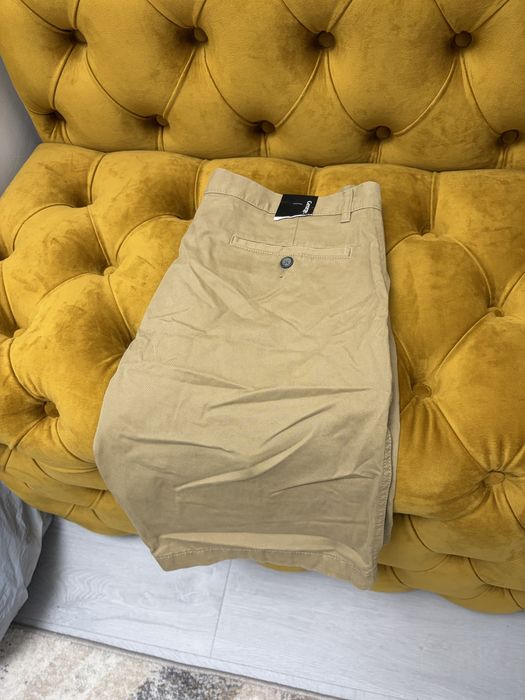 Pantaloni scurti noi