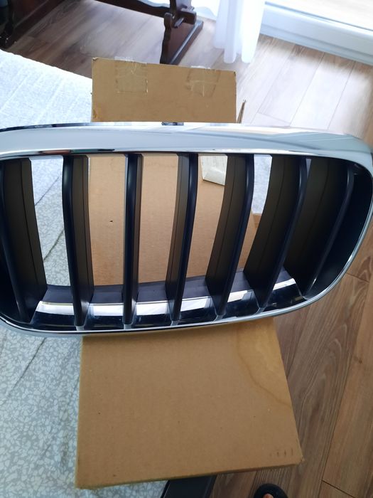 Vând grile BMW  noi