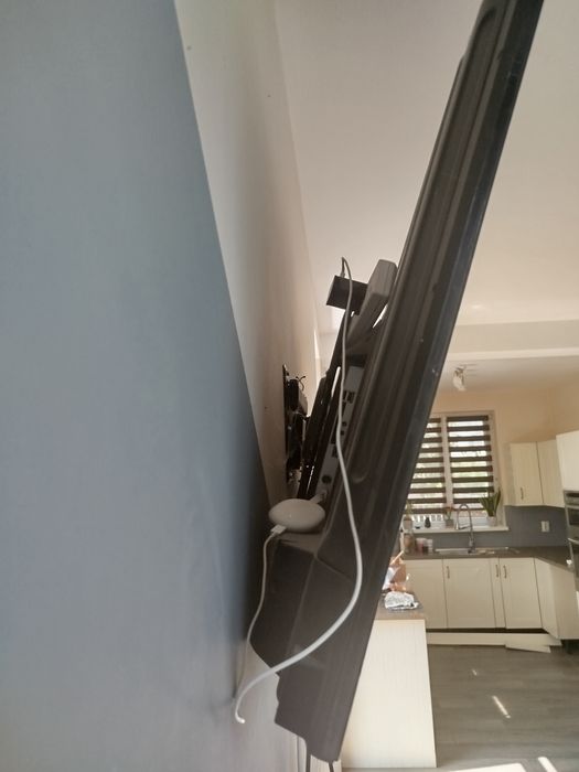 Smart TV Linsar ~55–57″ (143 cm) + Chromecast inclus – Stare foarte bu