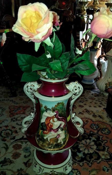 Порцеланова ваза -CAPODIMONTE . Символ на Италианското искуство