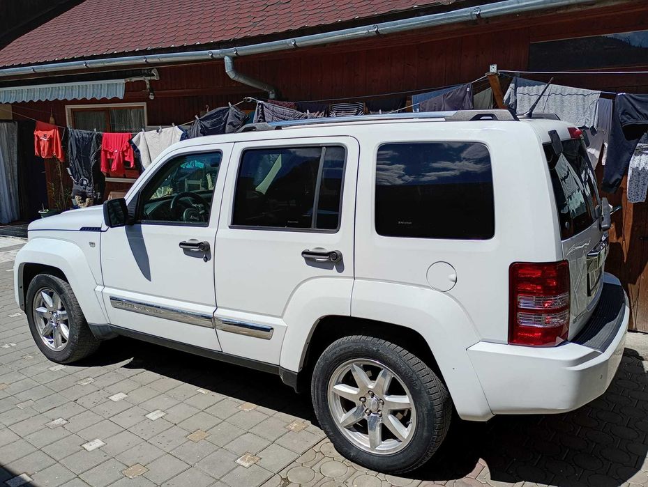 Jeep Cherokee 2011 • 2.8 Diesel • Automată • 4x4 • Piele • Navigație