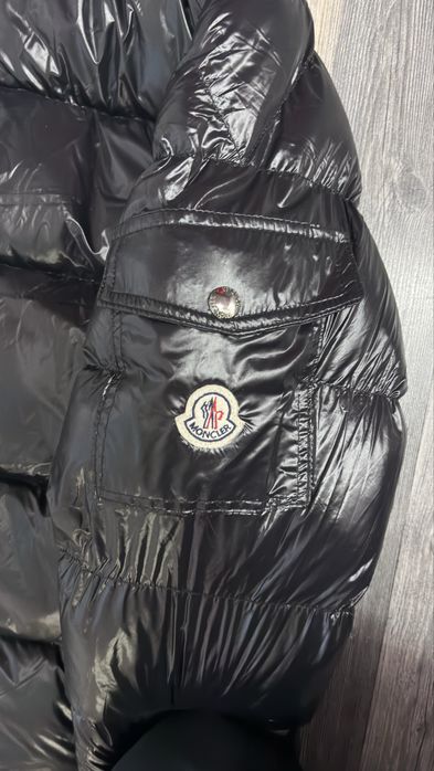 Яке moncler maya