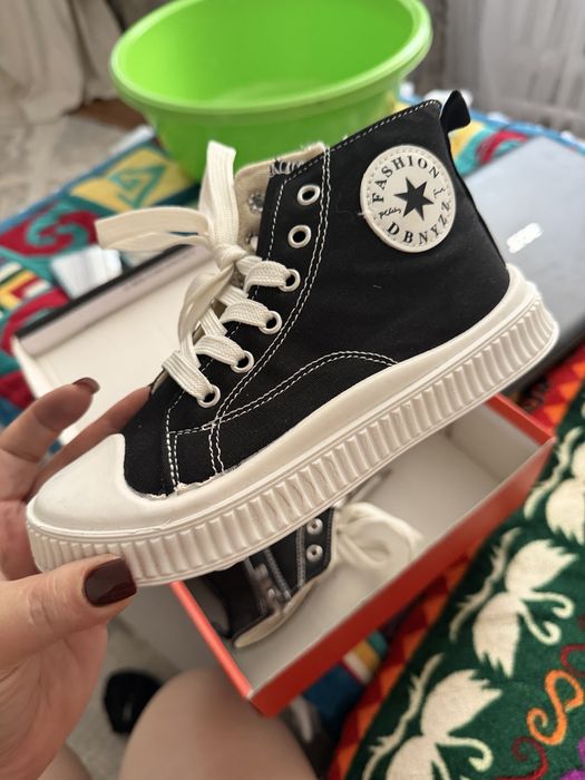 Продам кеды , новые детские