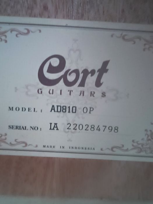 В продаже гитара Cort